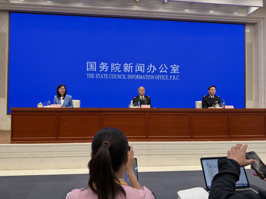 海关总署答每经问:中国与中东欧国家的贸易规模连续10年保持增长,今年上半年贸易总值5801.2亿元